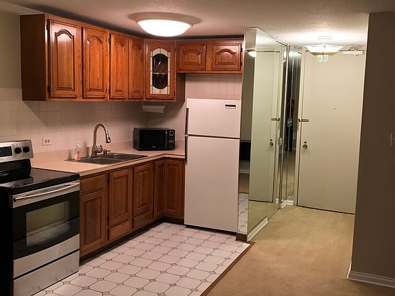4th image of 1339 N Dearborn St