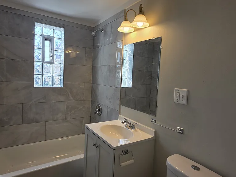 1439 S Highland Ave — Photo 11