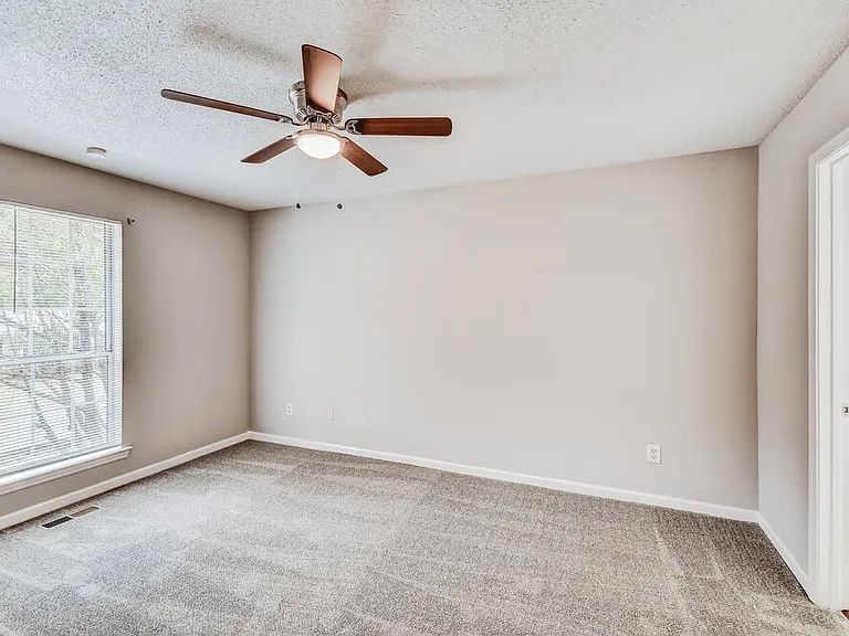 114 Laird Ave — Photo 9