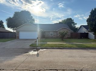 3801 Phillips St, Moore, OK 73160