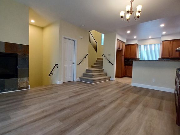 5th image of 13651 Foster Ave Unit 3
