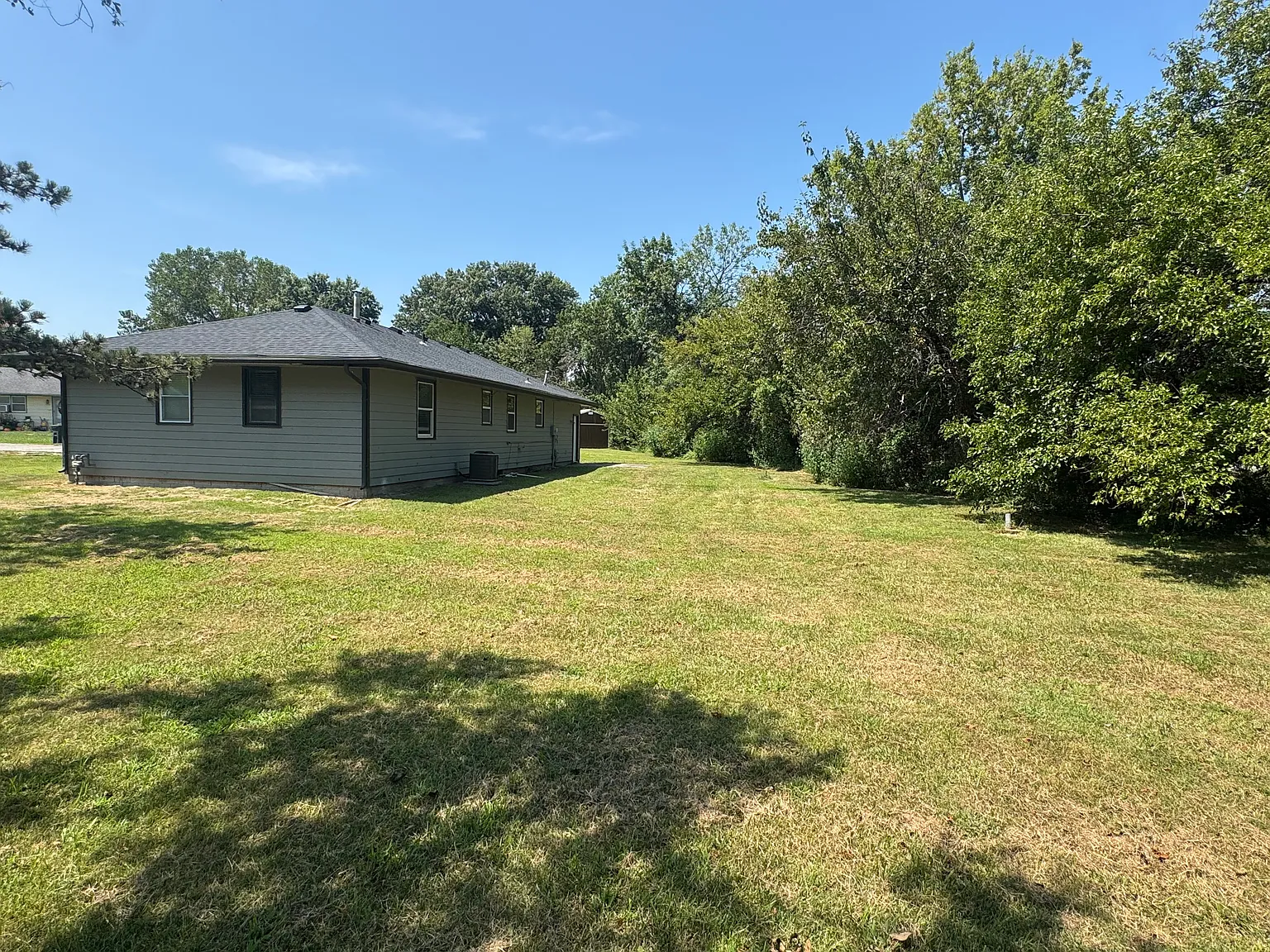 3 bed, 1125 sqft, $1,550 — Photo 3