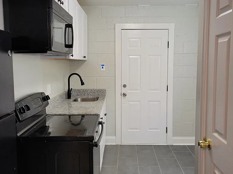 927 N 20th St — Photo 10