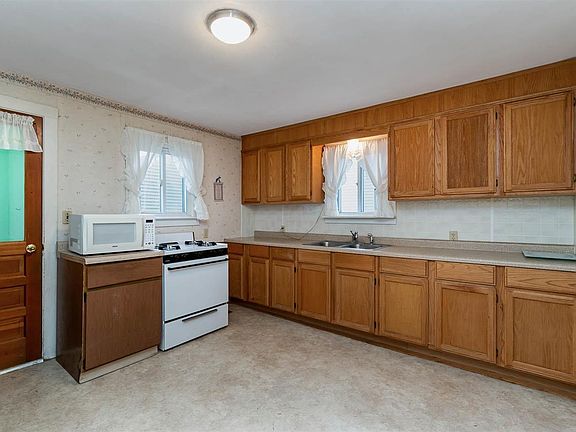 4th image of 612 Bradfield St