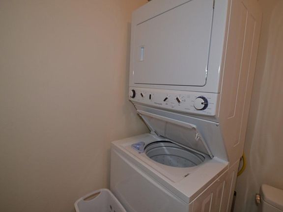 3rd image of 1756 W Montrose Ave