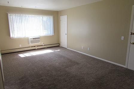 2nd image of 625 Skyview Pl APT 16