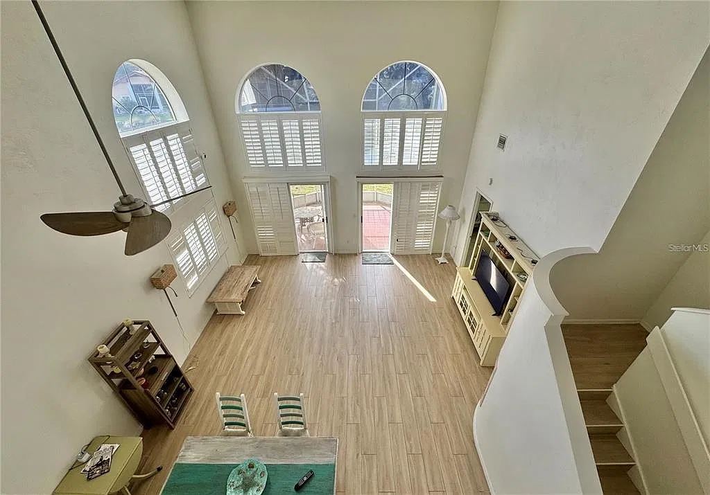 3 bed, 2.5 bath, 2146 sqft, $3,100 — Photo 2
