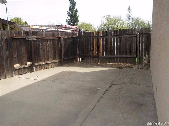 4th image of 416 Greenview Ct