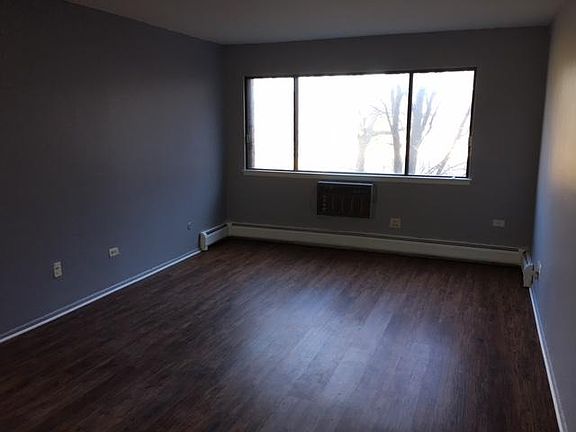 2nd image of 5310 N Chester Ave APT 204