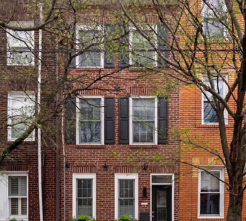 1st image of 920 Ellsworth St