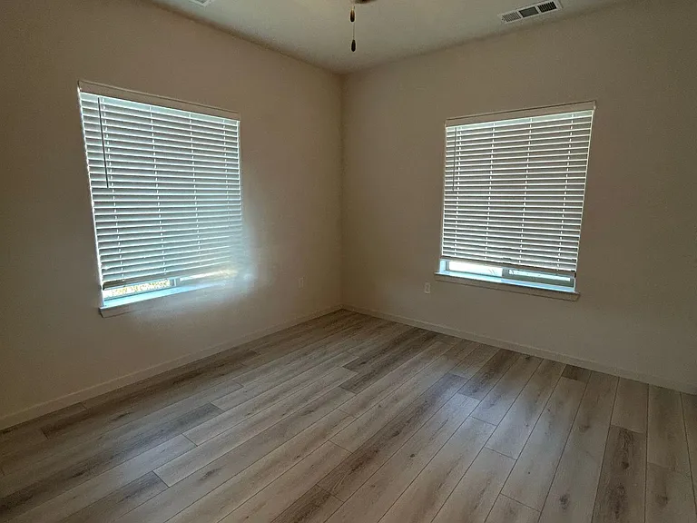 4405 S Silvervale St #102 — Photo 8