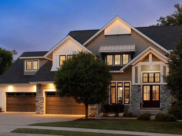 736 Woodland Hill Ct, Hamel, MN 55340