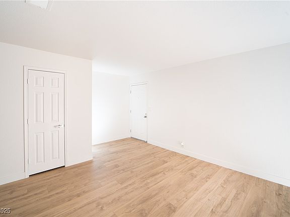 4th image of 4941 River Glen Dr Unit 4