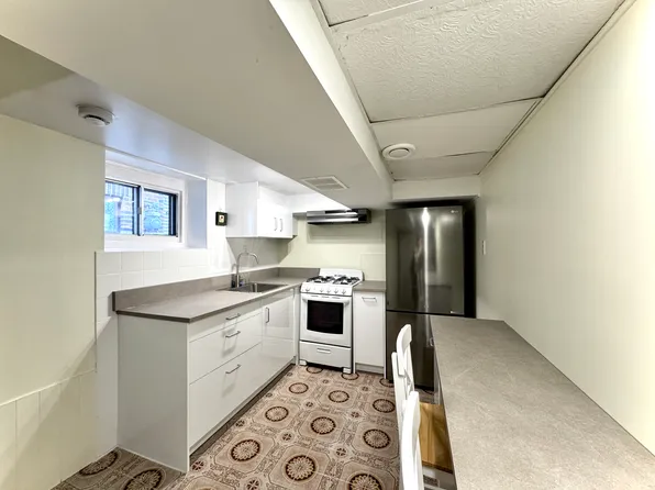 154 Delaware Ave #Basement, Toronto, ON M6H 2T3