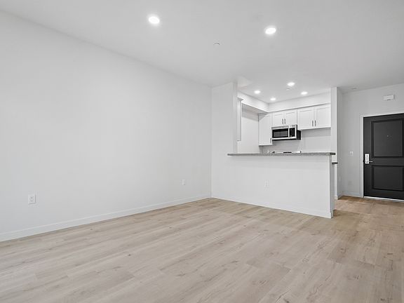 4th image of 8444 Columbus Ave #302