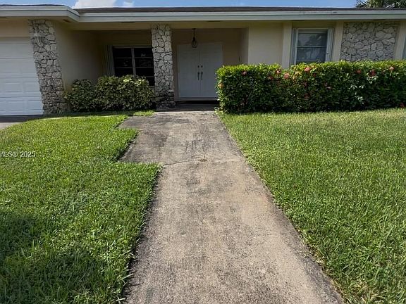 2nd image of 16628 Golfview Dr