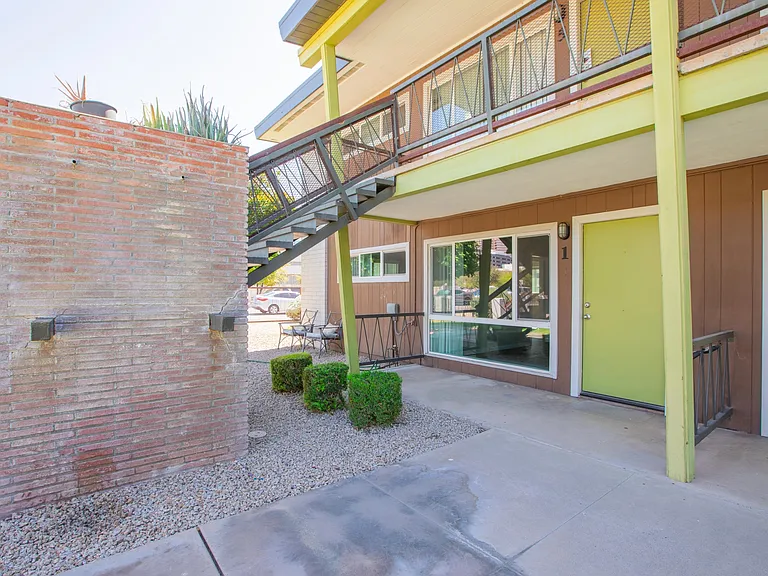 326 W Earll Dr — Photo 11