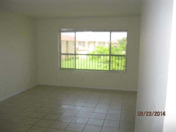 2nd image of 927 Twin Lakes Dr Unit 3-J