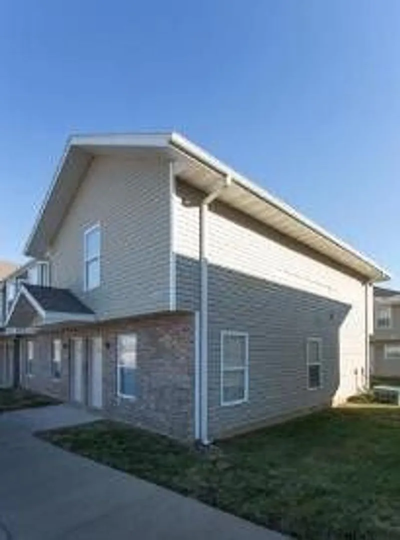 Building Photo - 5550-5596 N White St