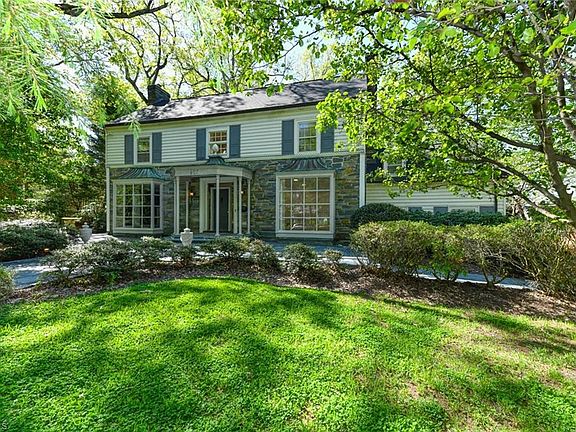 3rd image of 407 Hillcrest Dr