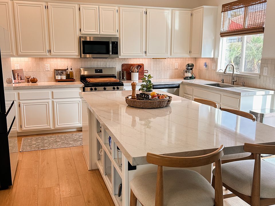 1st image of 27027 Sunningdale Way