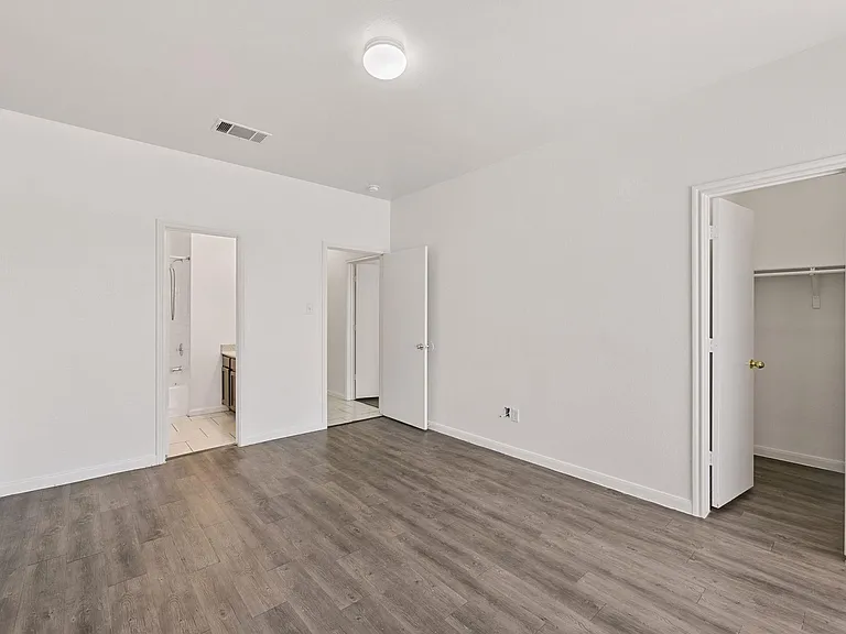 2302 S Bagdad Rd #A — Photo 19