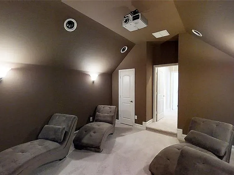 2537 Roseville Dr — Photo 32
