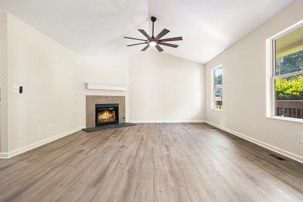 3 bed, 2.0 bath, 1450 sqft, $2,250 — Photo 4
