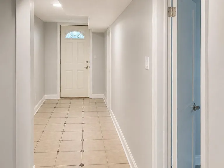 94 Victor Blvd — Photo 4