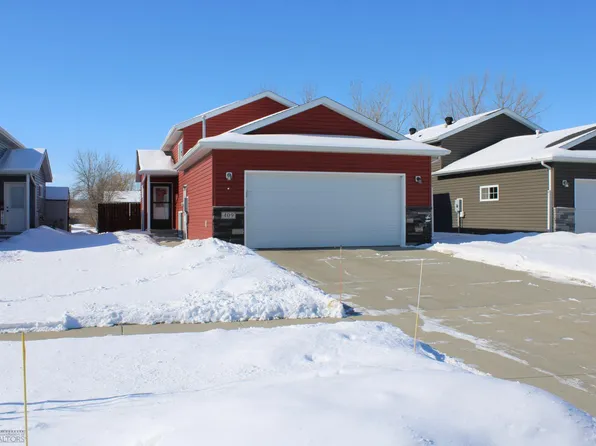 409 5th St E, Horace, ND 58047