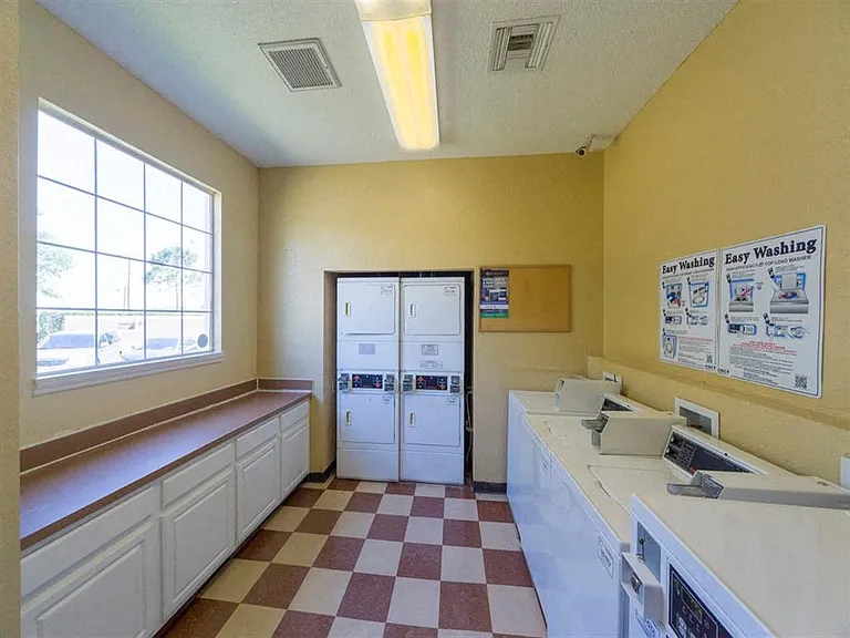 Noah's Landing Apartments — Photo 11