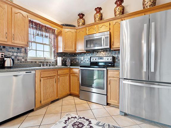 2nd image of 4846 Golfview Dr NE