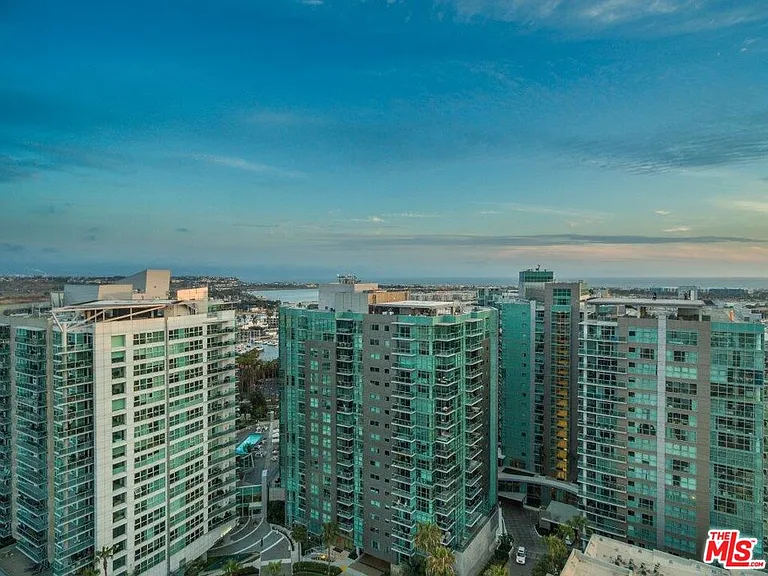 13700 Marina Pointe Dr #1507 — Photo 37