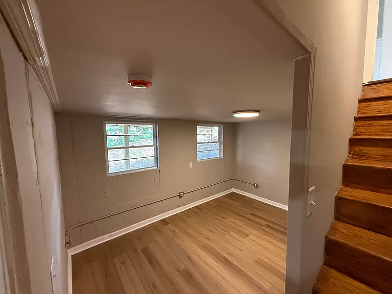 920 Cardinal Dr — Photo 3