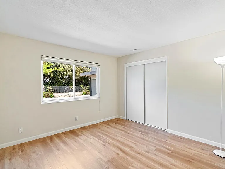 Bellflower Apartments — Photo 7