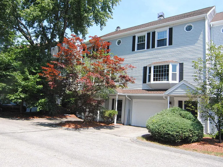 25 Cadogan Way — Photo 1