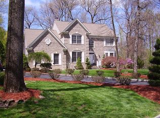 9 Skyview Rd, Wayne, NJ 07470