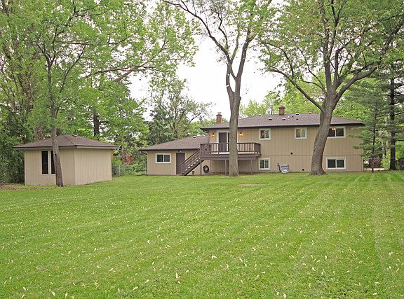 2nd image of 29W715 Woodcrest Dr