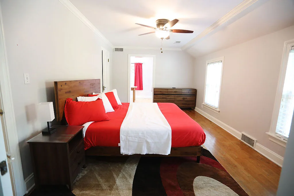 5 bed, $5,500 — Photo 4