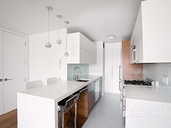 3rd image of 61 7th Ave #12C