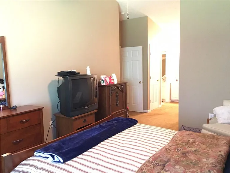 209 Faulkner Ct — Photo 6