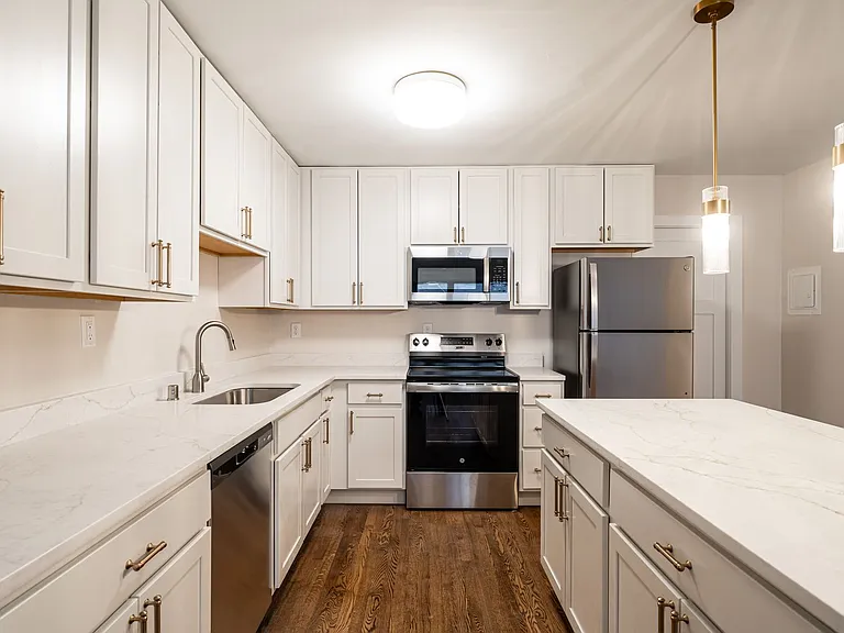 2600 E Kenwood Blvd — Photo 36