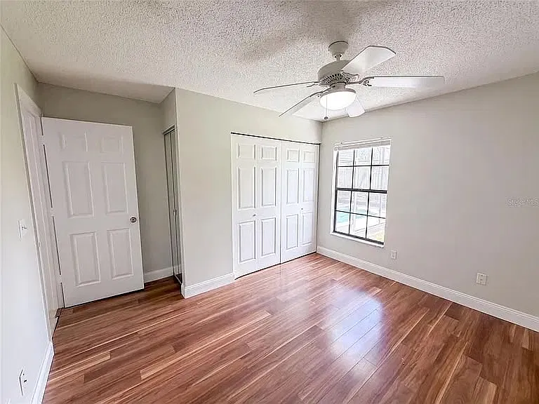 3 bed, 1960 sqft, $3,311 — Photo 4