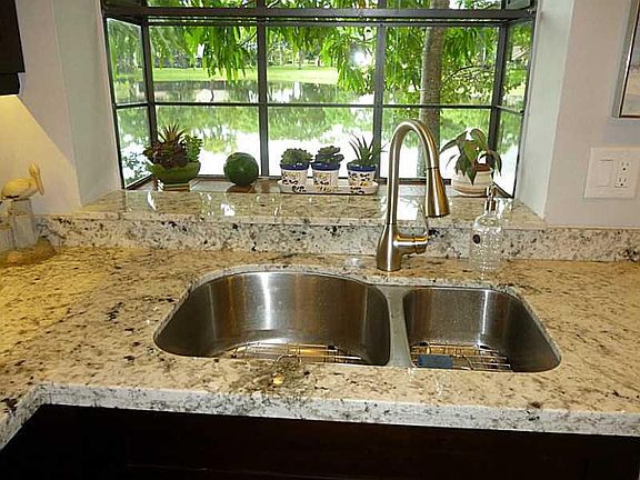 5th image of 639 Lake Pointe Lane #639
