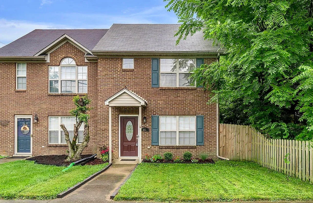 2 bed, 2.5 bath, 1240 sqft, $1,800 — Photo 1