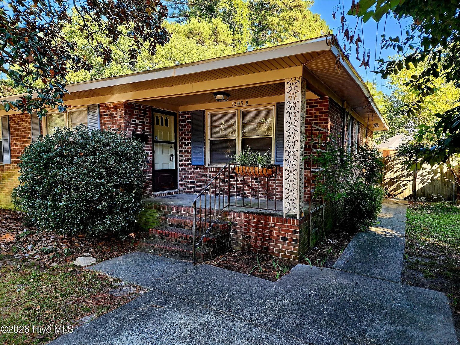 2 bed, 1.0 bath, $1,100 — Photo 2