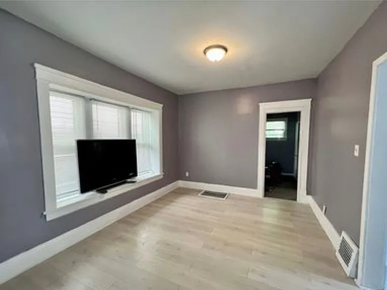 879 Chalker St — Photo 11