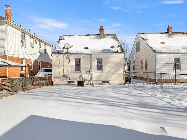 4645 Rosalie St — Photo 32