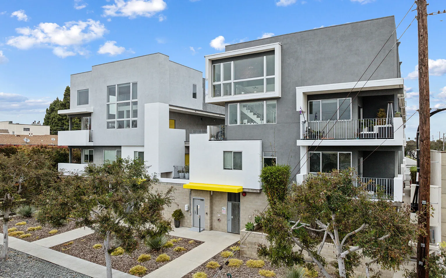 2 bed, 900 sqft, $2,995 — Photo 2