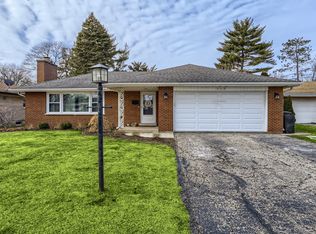 112 S Mount Prospect Rd, Mount Prospect, IL 60056